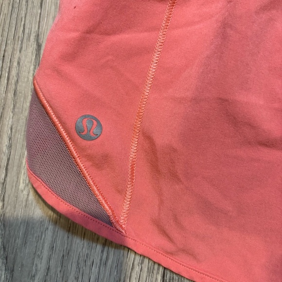 Lululemon Hotty Hot High-Rise Lined Short 2.5"
Raspberry Cream - Picture 5 of 6